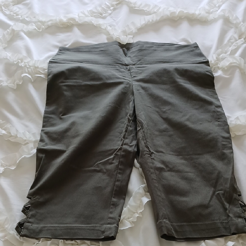 Women’s Stretch Capris - Green